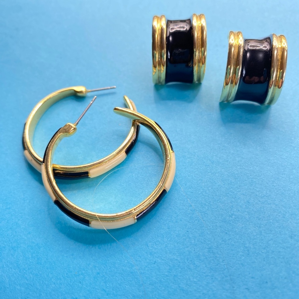 Vintage Earrings Goldtone Hoops Enameled Cream Black Post Pierced Style Retro